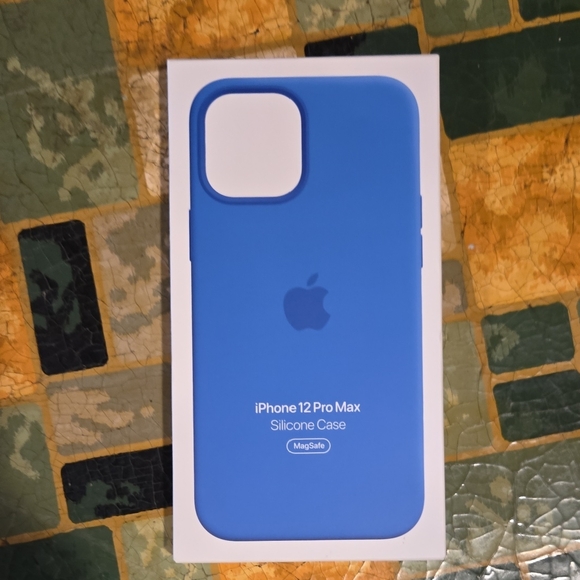 Apple iPhone 12 Pro Max Silicone Case - Vibrant Blue - Picture 1 of 2